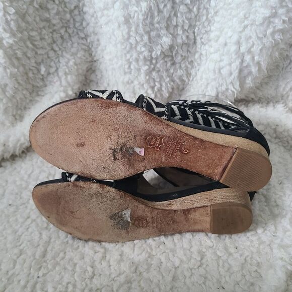 Matt Bernson Black and White Chevron Embroidered Leather Sandals size 6 - Picture 5 of 7